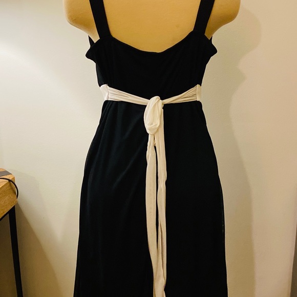 Beautiful flowy Jessica dress EUC - Picture 7 of 8